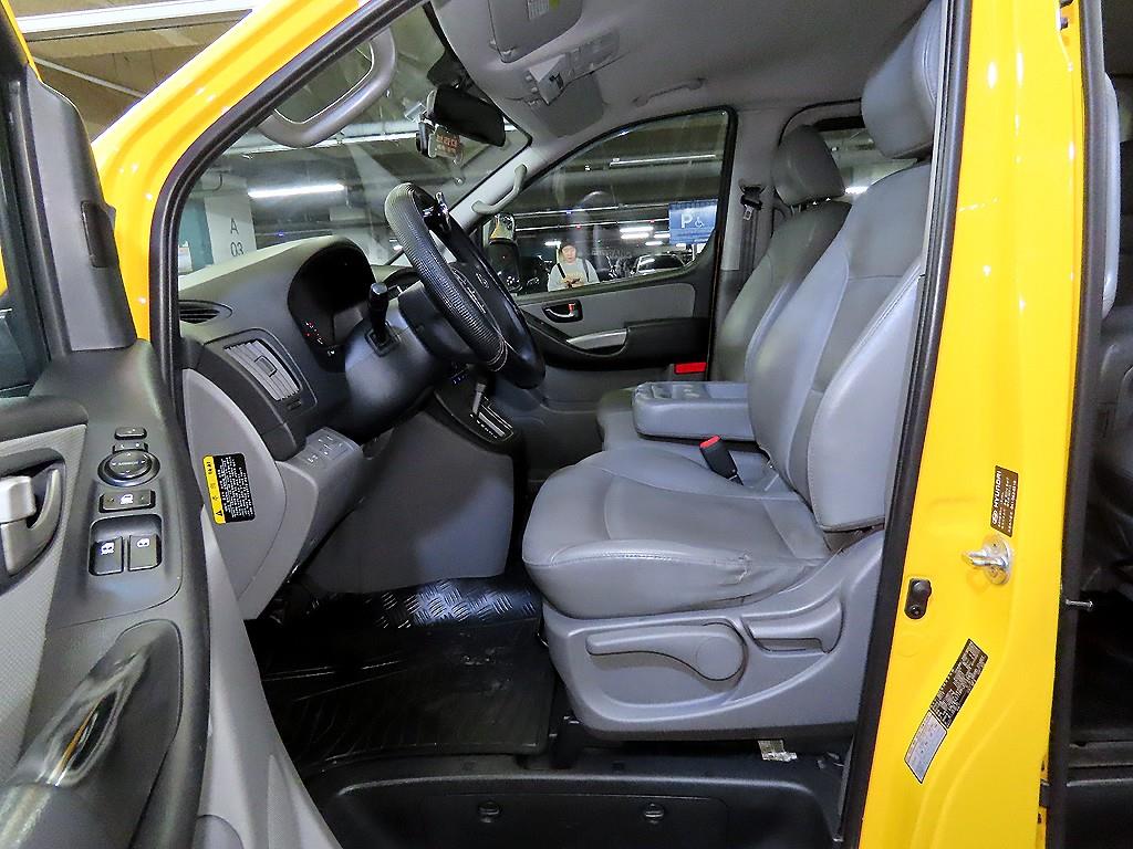 HYUNDAI Starex - Vista 6