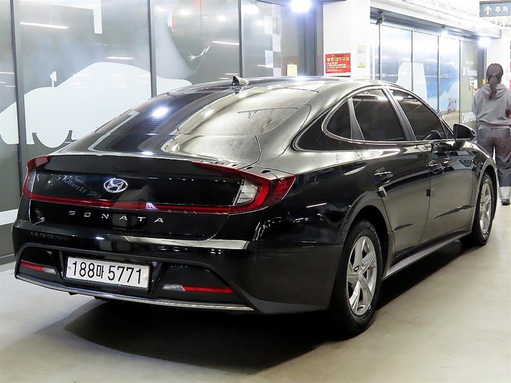 HYUNDAI Sonata - Vista 4