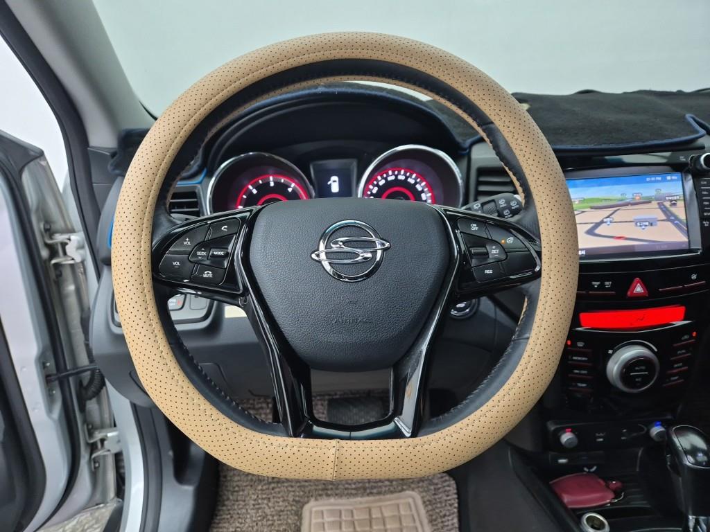 Ssangyong Tivoli - Vista 9