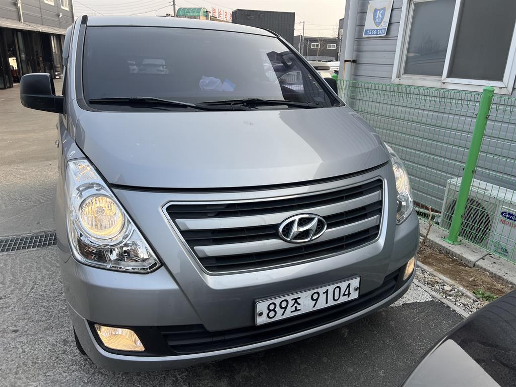 HYUNDAI Starex 2017 Gris - Importación desde Corea - HF Imports Iquique - Foto 1