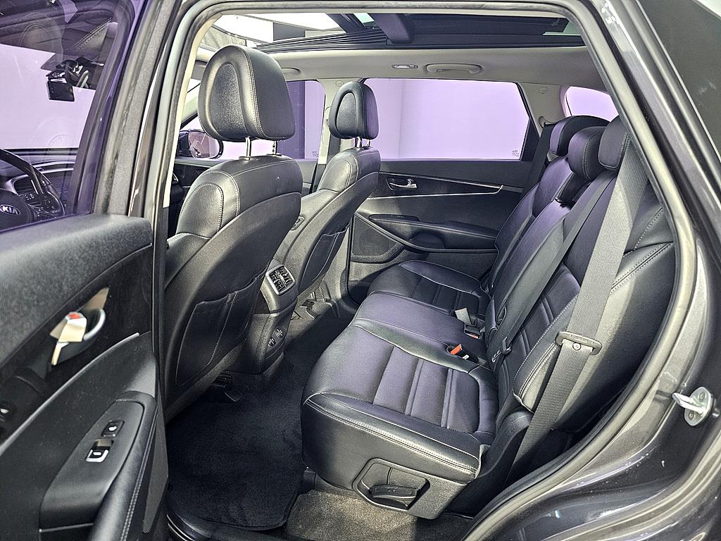 KIA Sorento - Vista 9