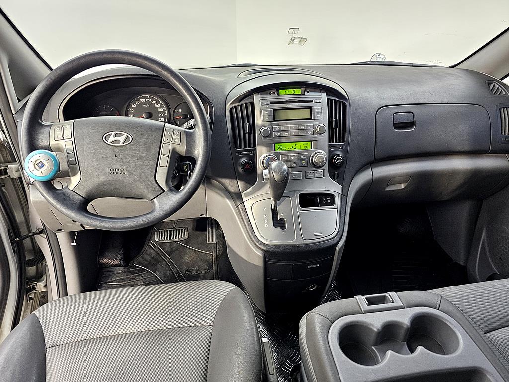 HYUNDAI Starex - Vista 5