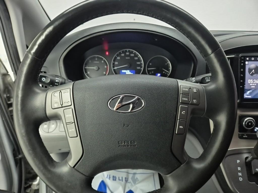 HYUNDAI Starex - Vista 7