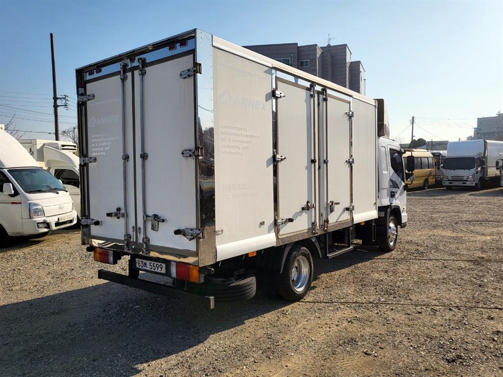 medium and large cargo truck - Vista 6