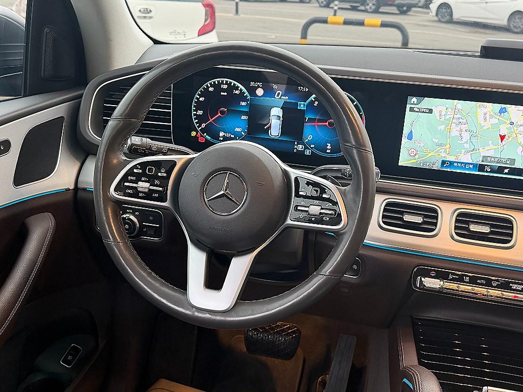 Mercedes Benz GLE Class - Vista 8