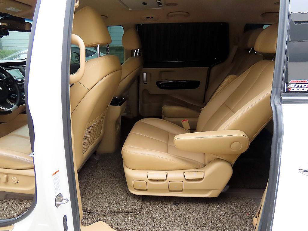 KIA Carnival - Vista 6