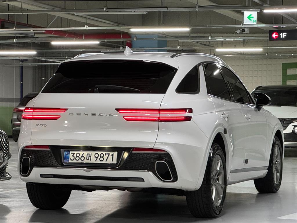Genesis GV70 - Vista 5