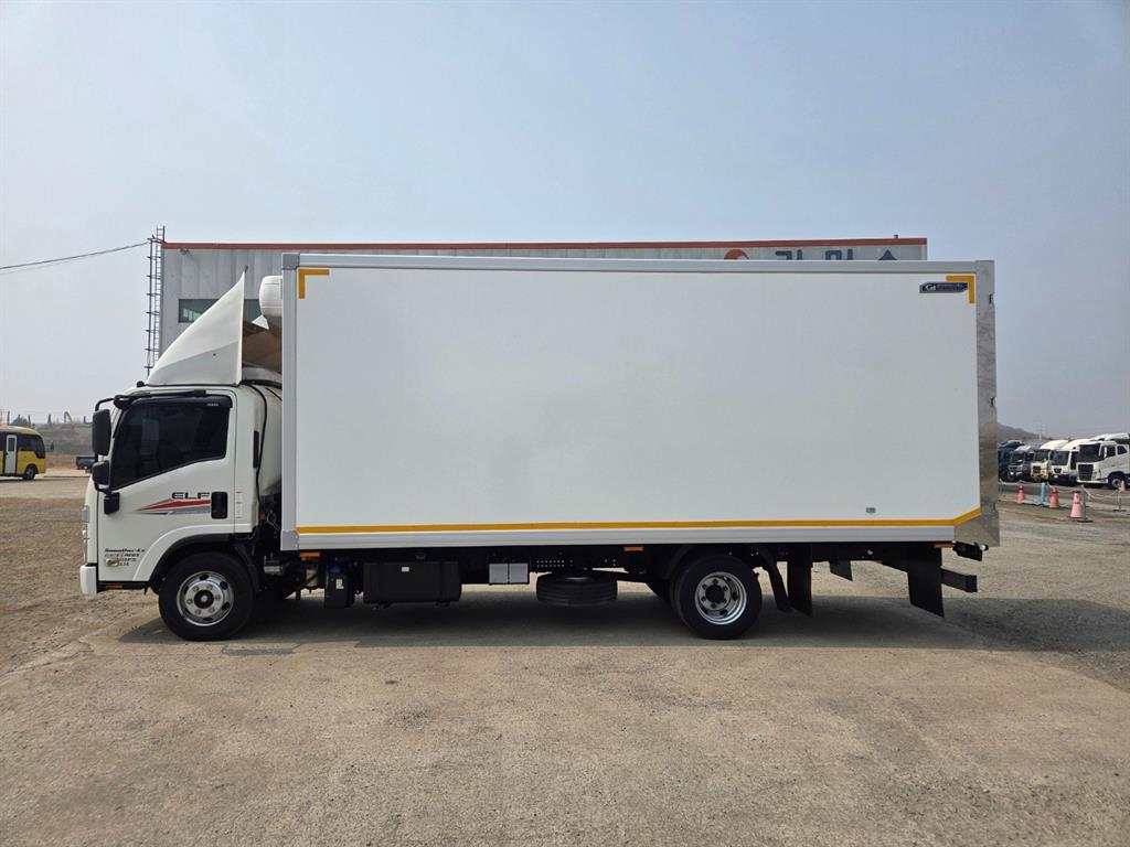 medium and large cargo truck - Vista 4