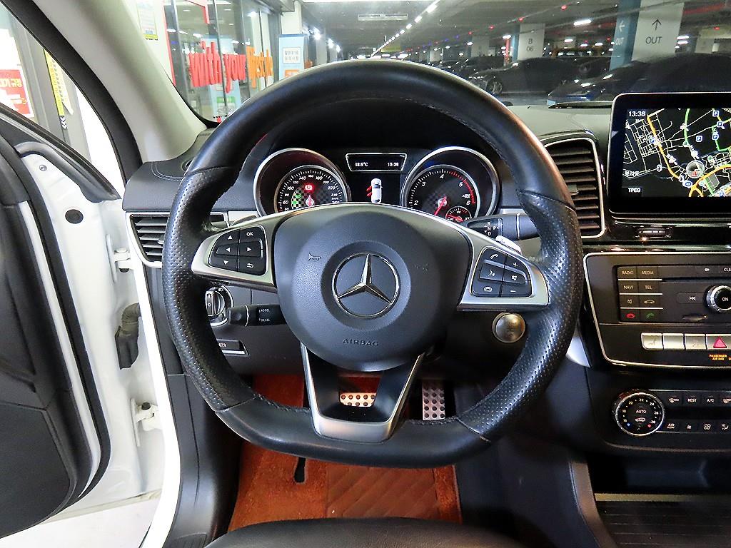 Mercedes Benz GLE Class - Vista 8