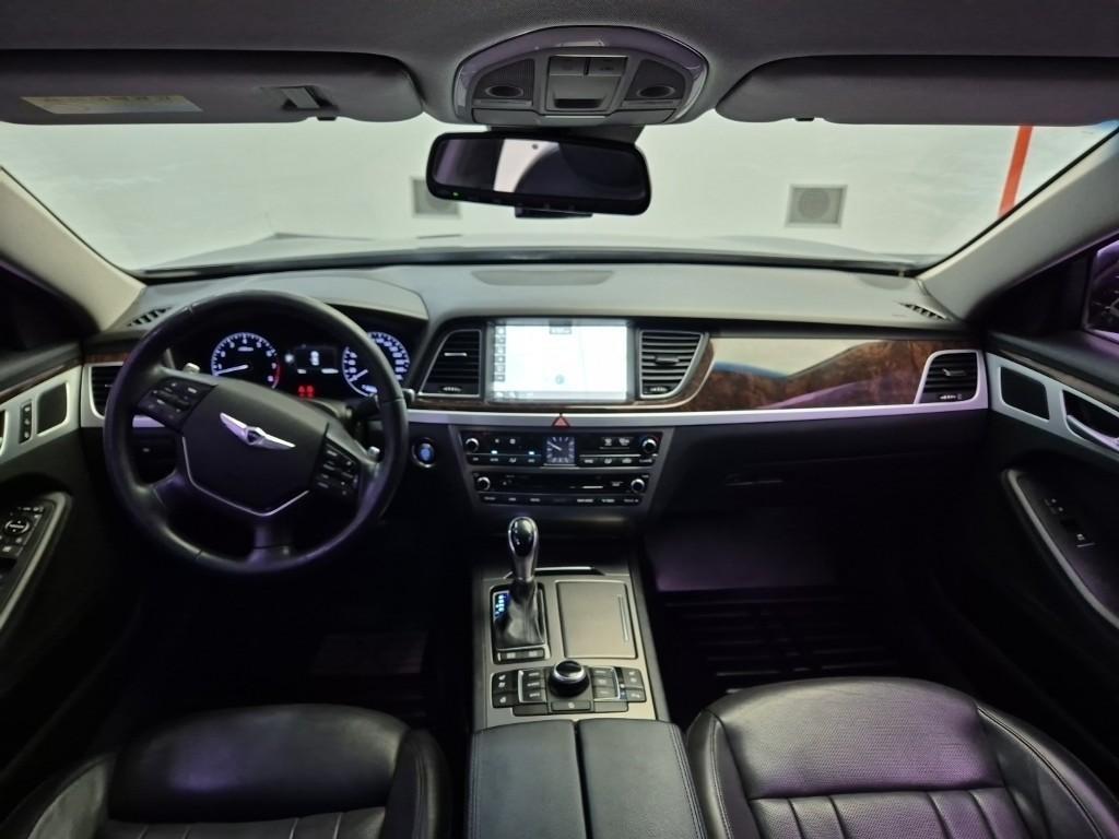 HYUNDAI Genesis - Vista 6