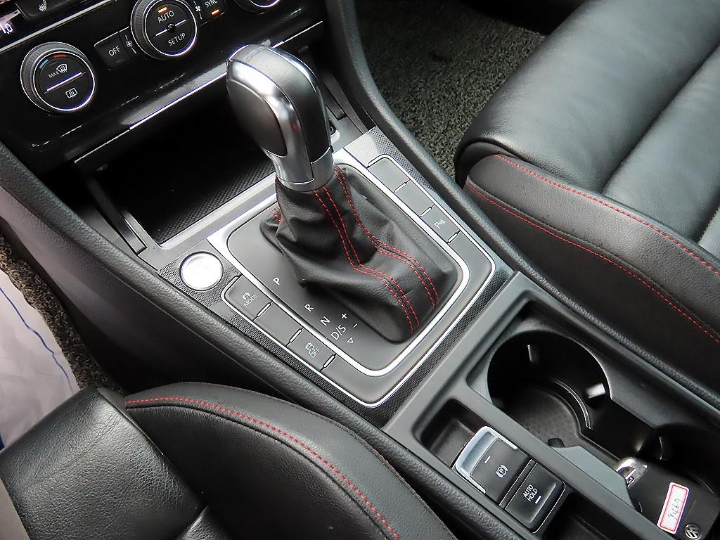 Volkswagen Golf - Vista 10