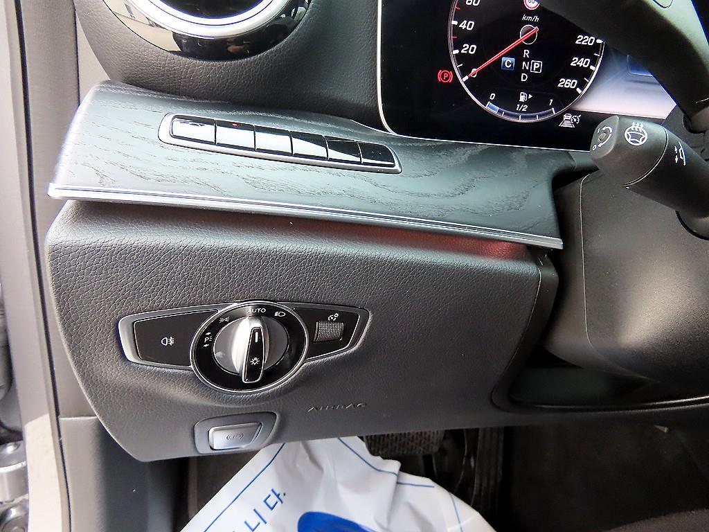 Mercedes Benz E class - Vista 12