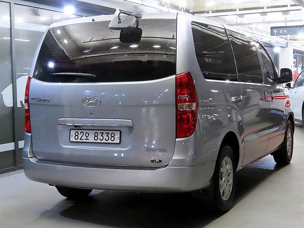 HYUNDAI Starex - Vista 4