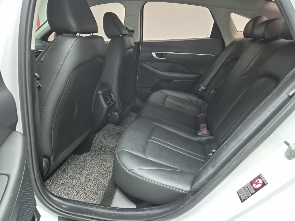 HYUNDAI Sonata - Vista 12