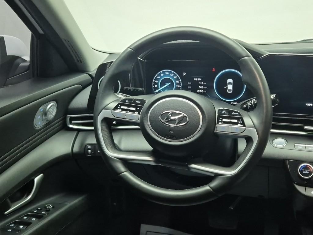 HYUNDAI Avante - Vista 9