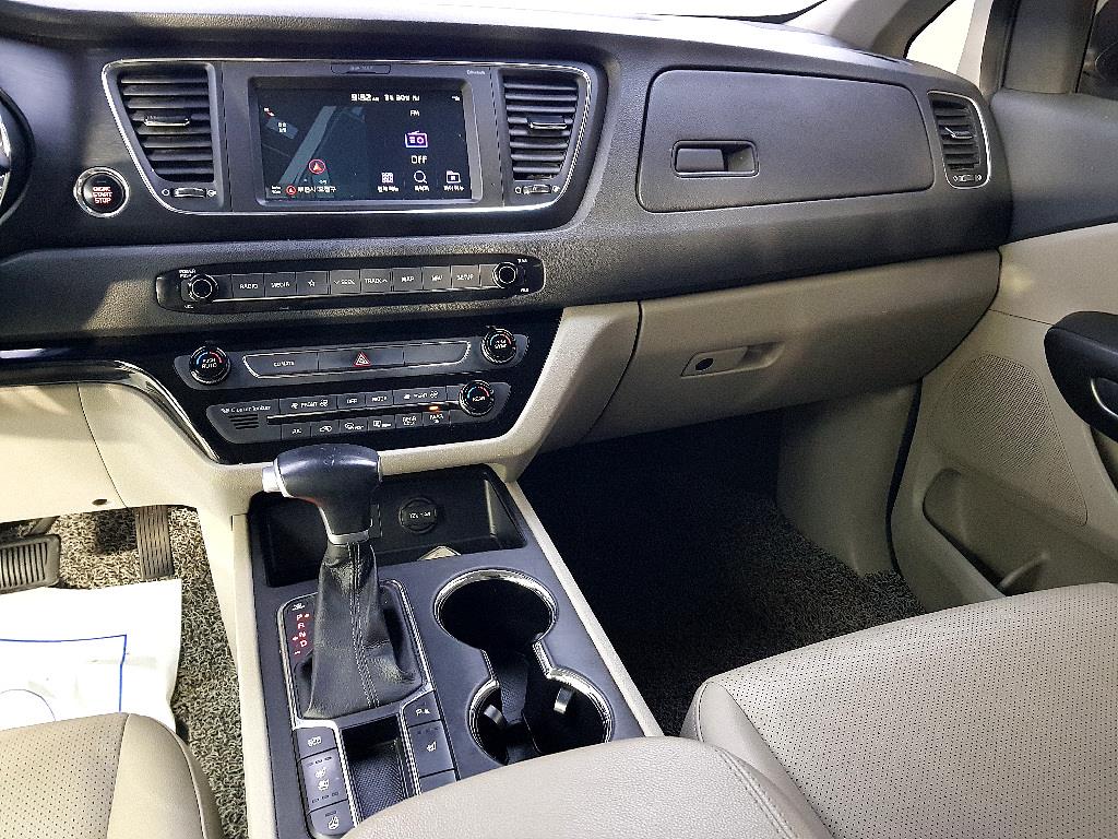 KIA Carnival - Vista 10