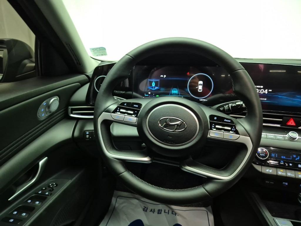 HYUNDAI Avante - Vista 9