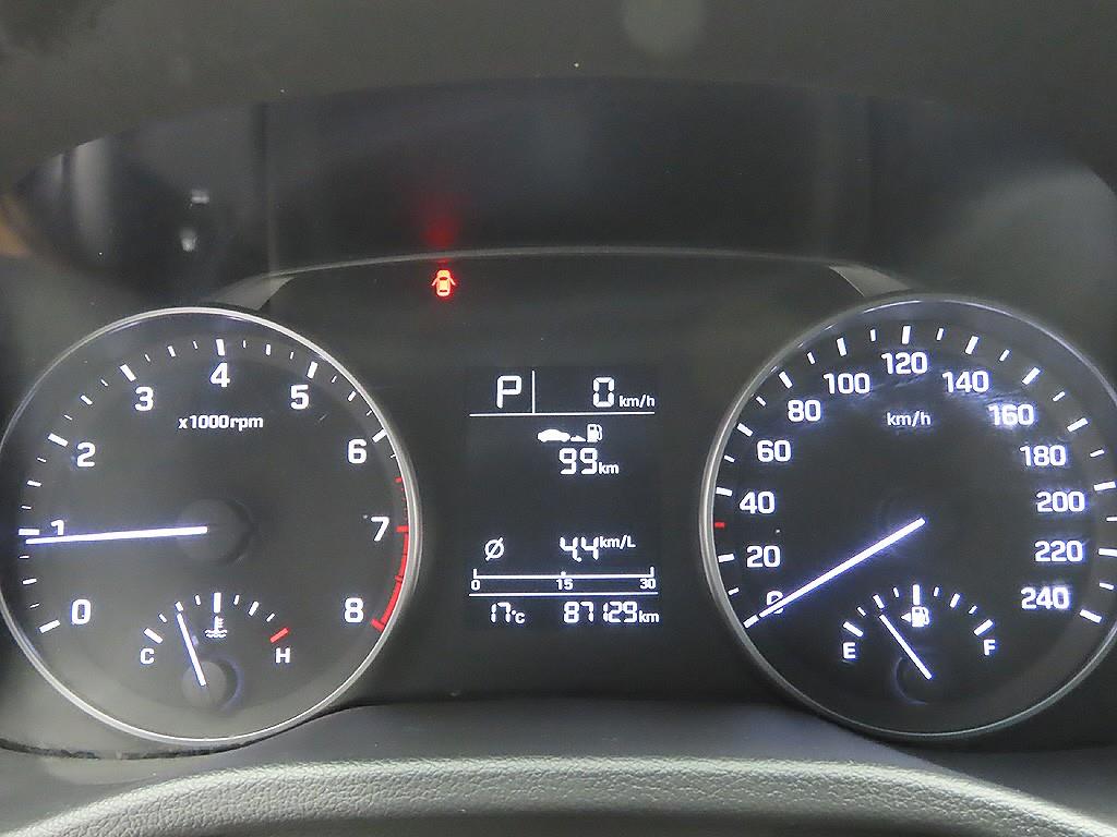 HYUNDAI Avante - Vista 11