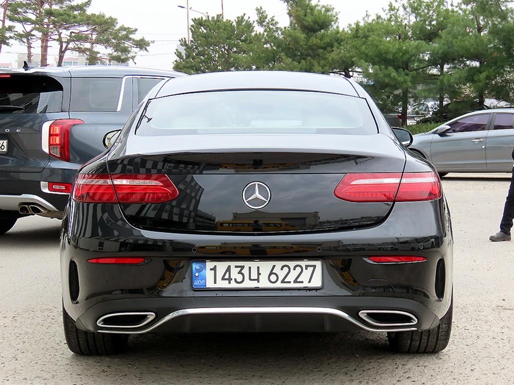 Mercedes Benz E class - Vista 4