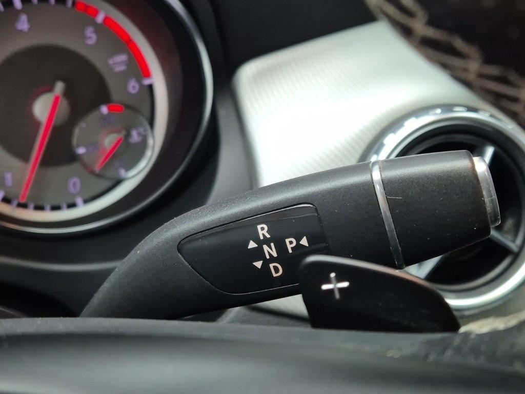 Mercedes Benz GLA Class - Vista 8