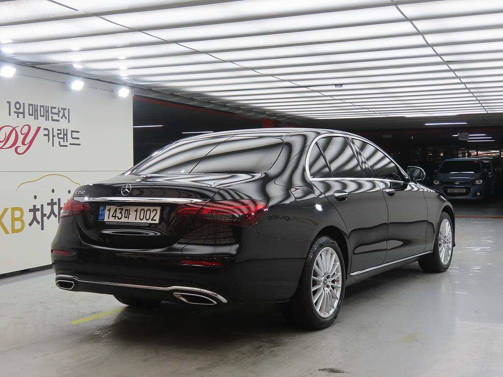 Mercedes Benz E class - Vista 4