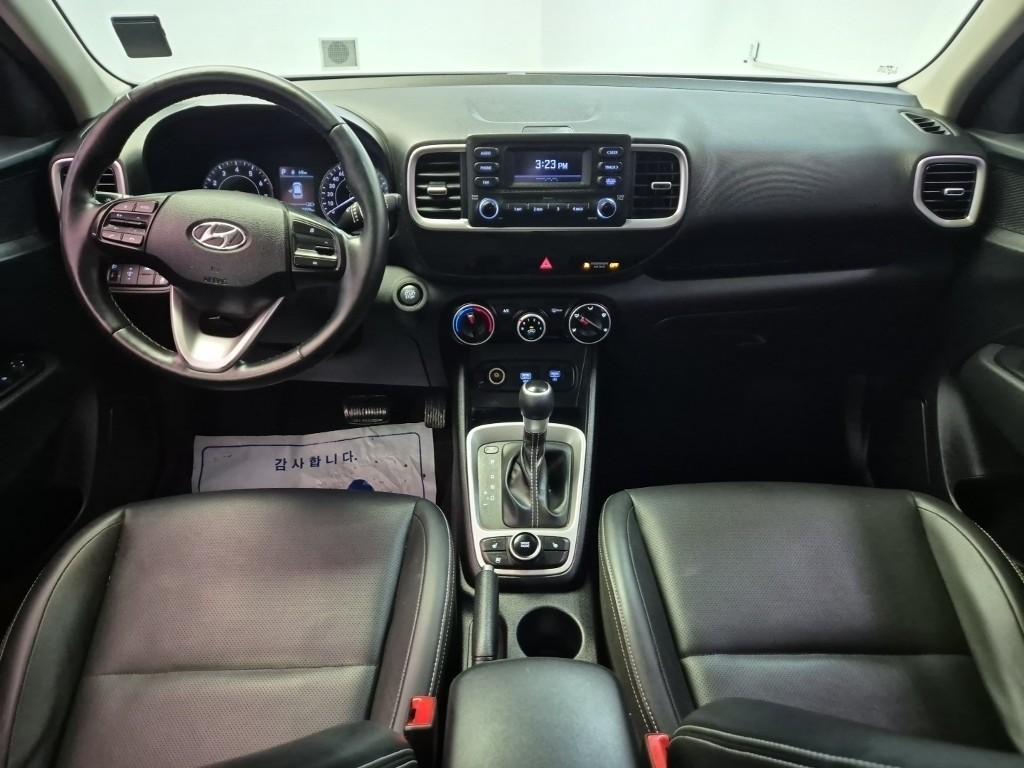 HYUNDAI Venue - Vista 7