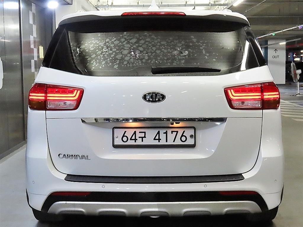 KIA Carnival - Vista 5