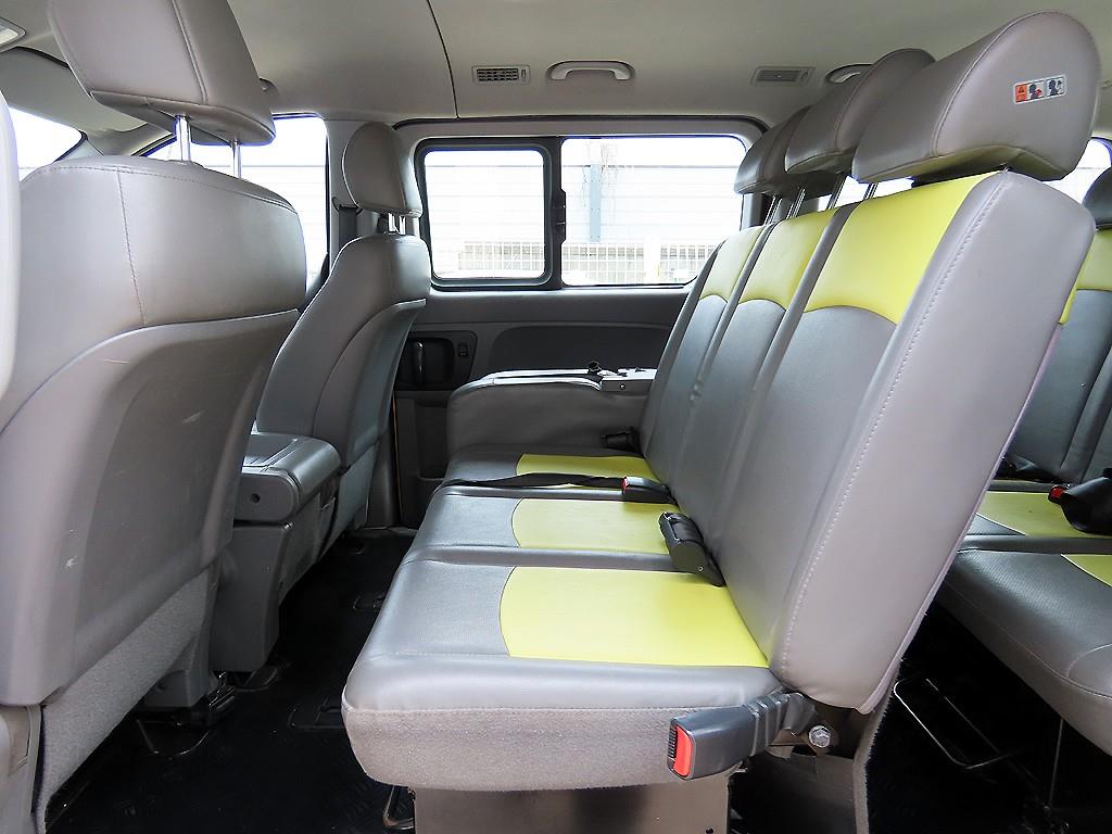 HYUNDAI Starex - Vista 6