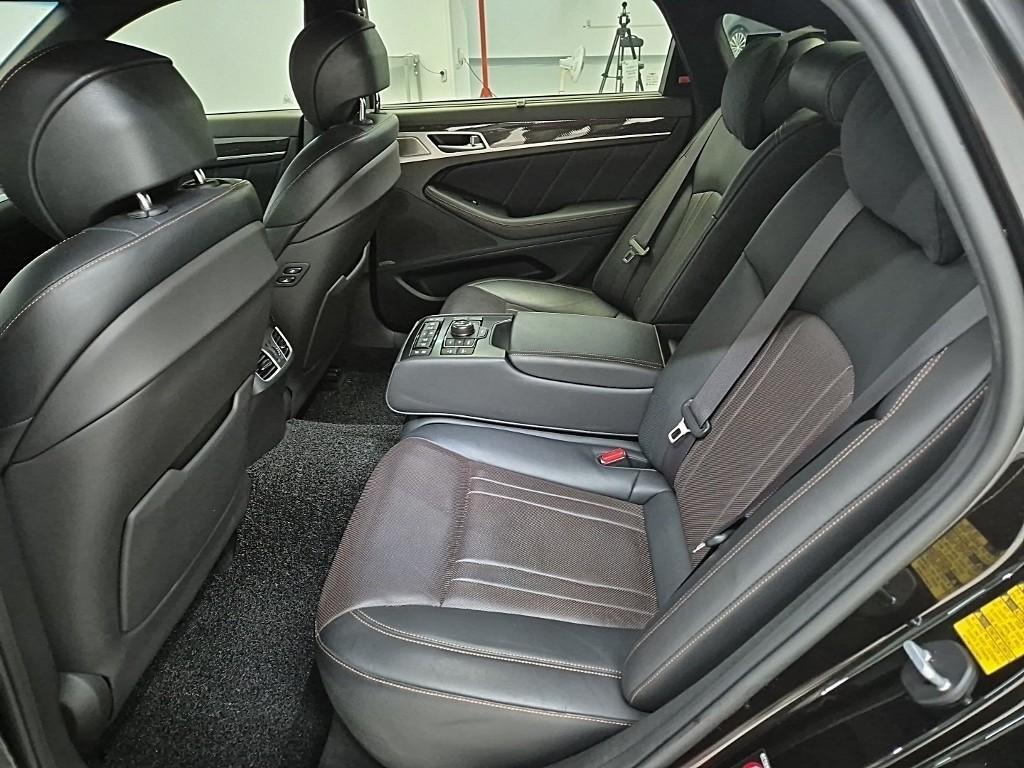 Genesis G80 - Vista 12