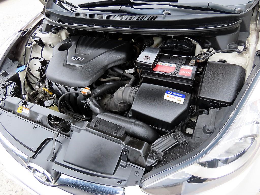 HYUNDAI Avante 2011 Blanco - Importación desde Corea - HF Imports Iquique - Foto 18