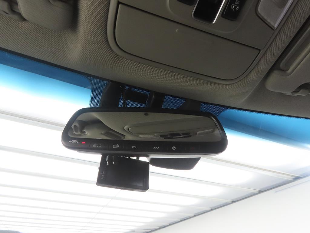 KIA Carnival - Vista 12