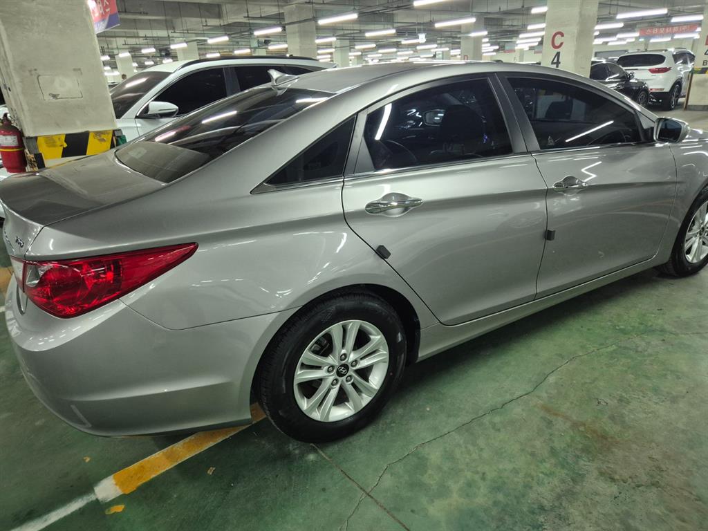 HYUNDAI Sonata - Vista 7