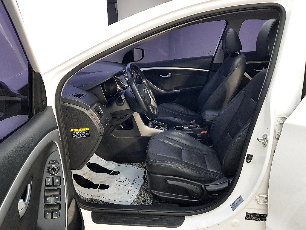 HYUNDAI i30 - Vista 8