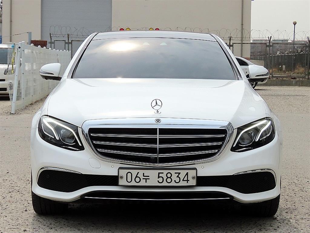 Mercedes Benz E class 2019 Blanco - Importación desde Corea - HF Imports Iquique - Foto 1