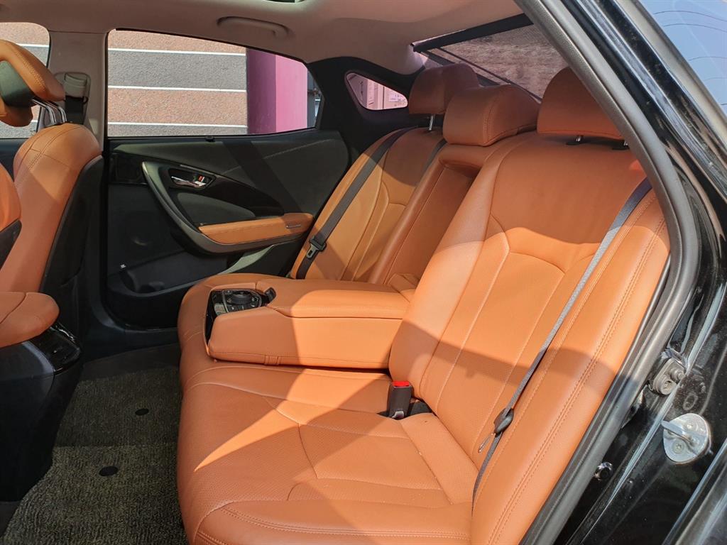 HYUNDAI Grandeur - Vista 7