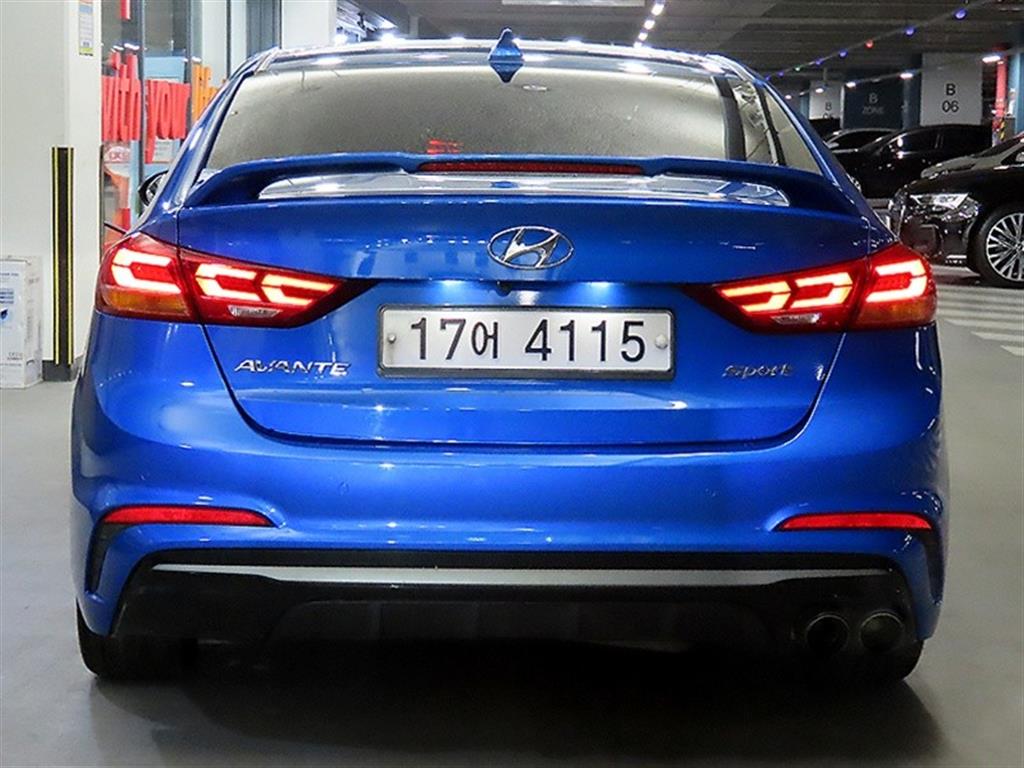 HYUNDAI Avante - Vista 5