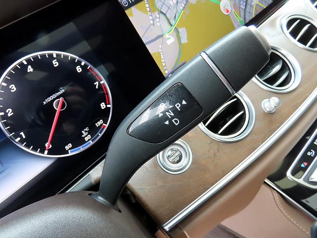 Mercedes Benz E class - Vista 11