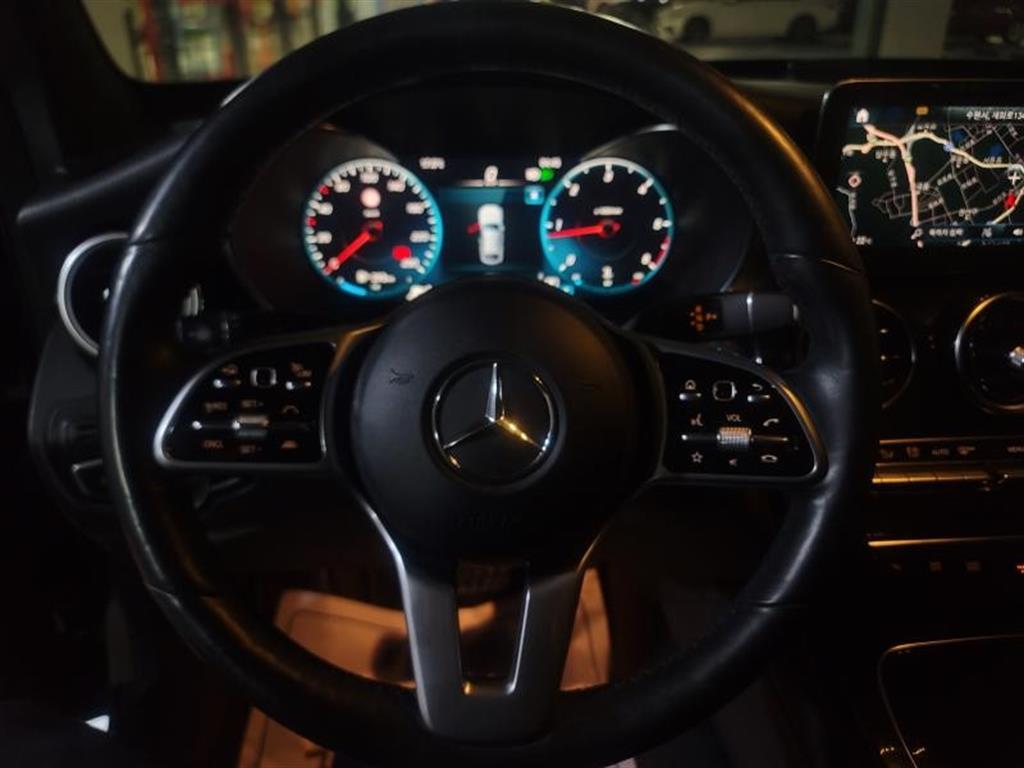 Mercedes Benz GLC Class - Vista 10