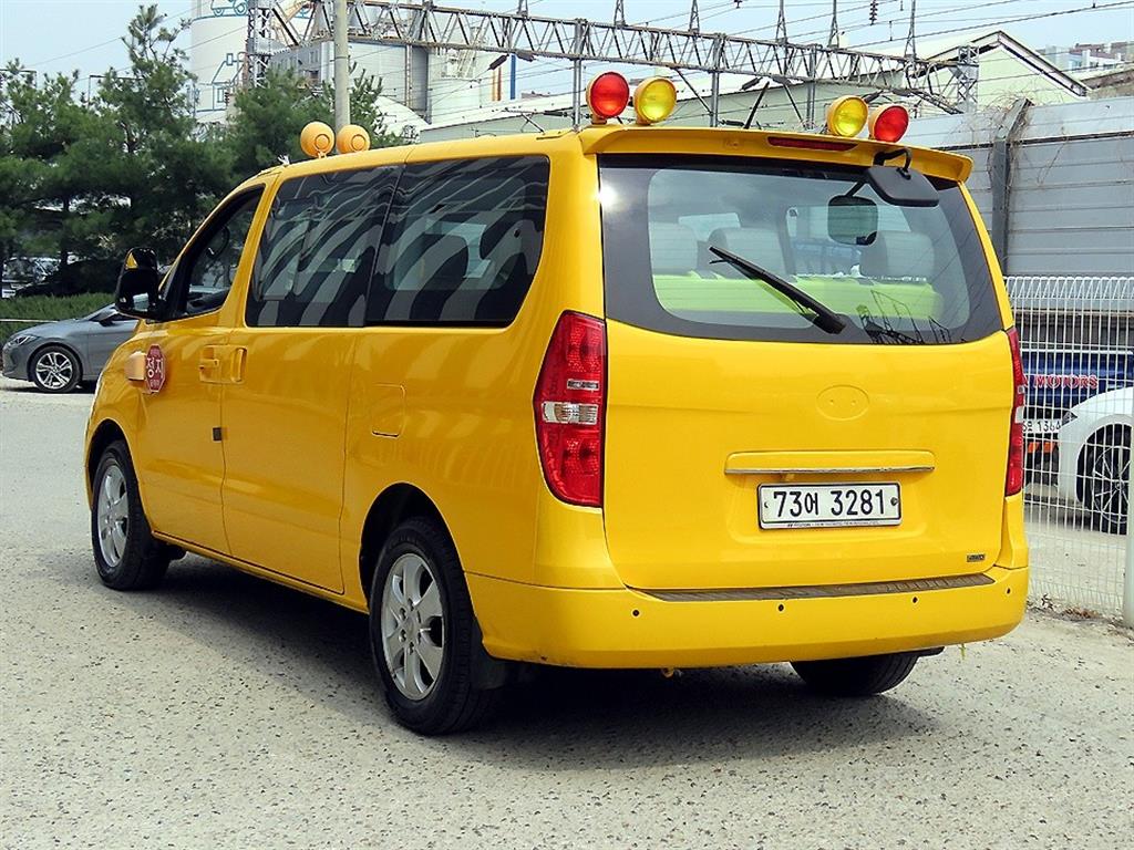 HYUNDAI Starex - Vista 3