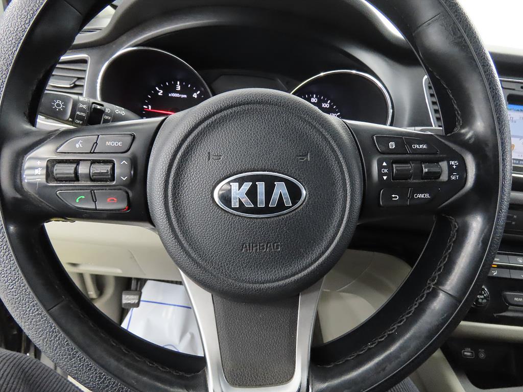 KIA Carnival - Vista 11