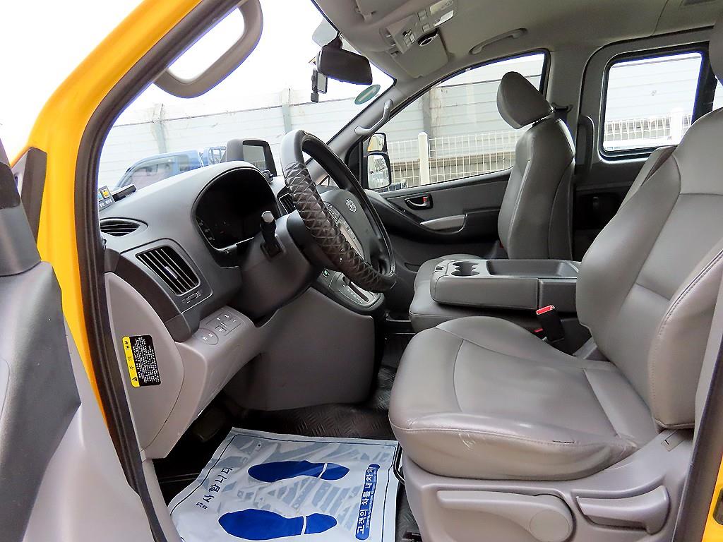 HYUNDAI Starex - Vista 5