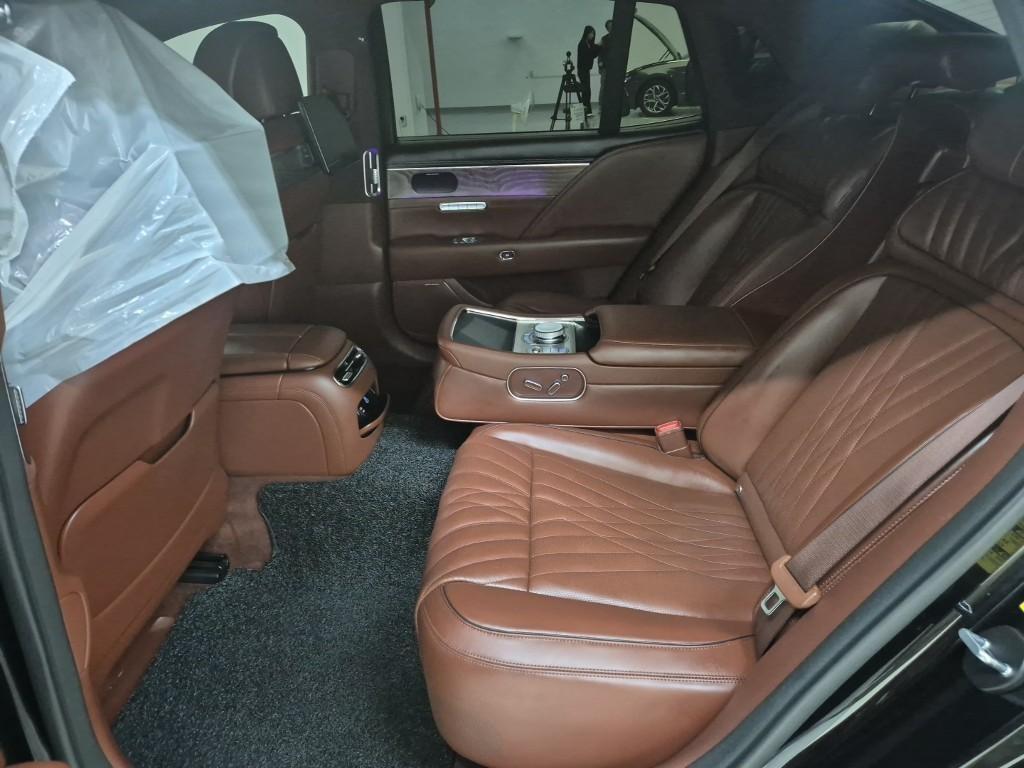 Genesis G90 - Vista 12