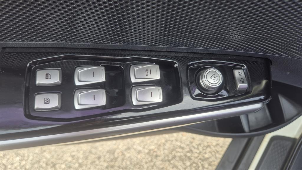 Ssangyong Tivoli 2015 Blanco - Importación desde Corea - HF Imports Iquique - Foto 18