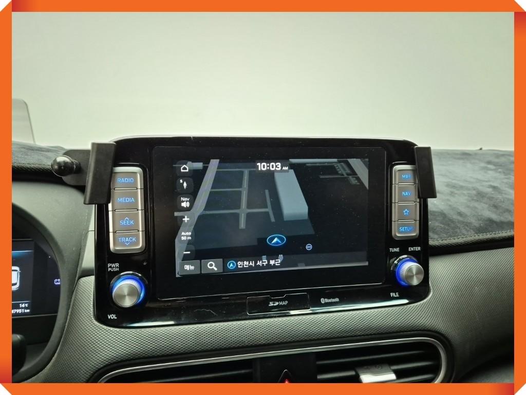 HYUNDAI Kona - Vista 10