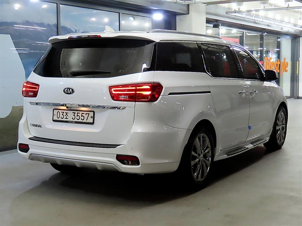KIA Carnival - Vista 4