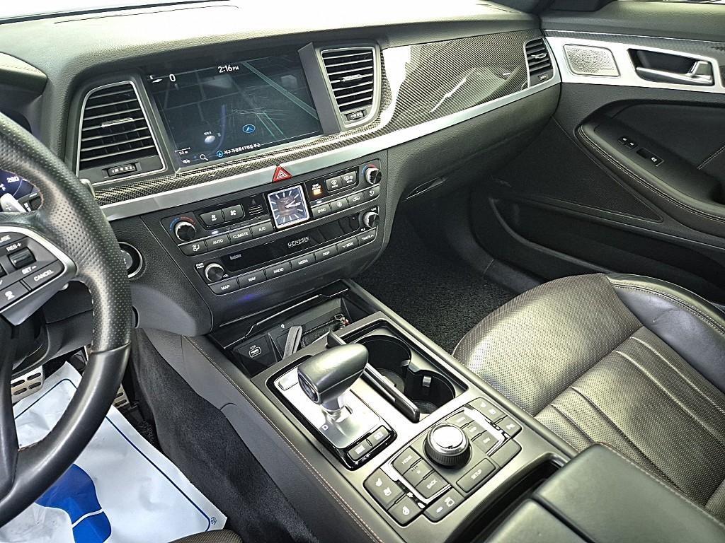 Genesis G80 - Vista 10