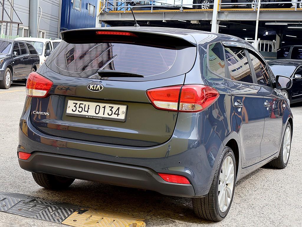 KIA Carens - Vista 7