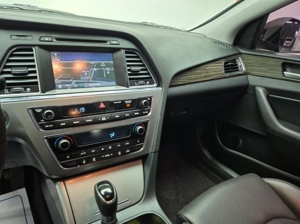 HYUNDAI Sonata - Vista 10