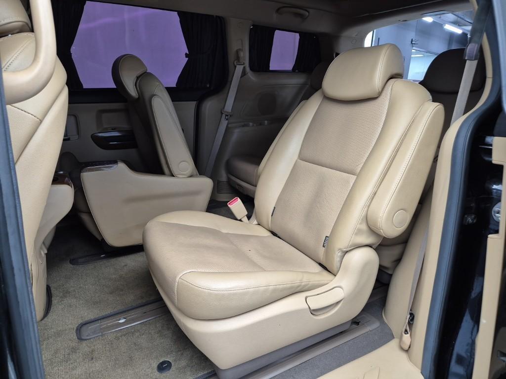 KIA Carnival - Vista 12