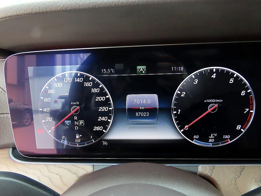 Mercedes Benz E class - Vista 9